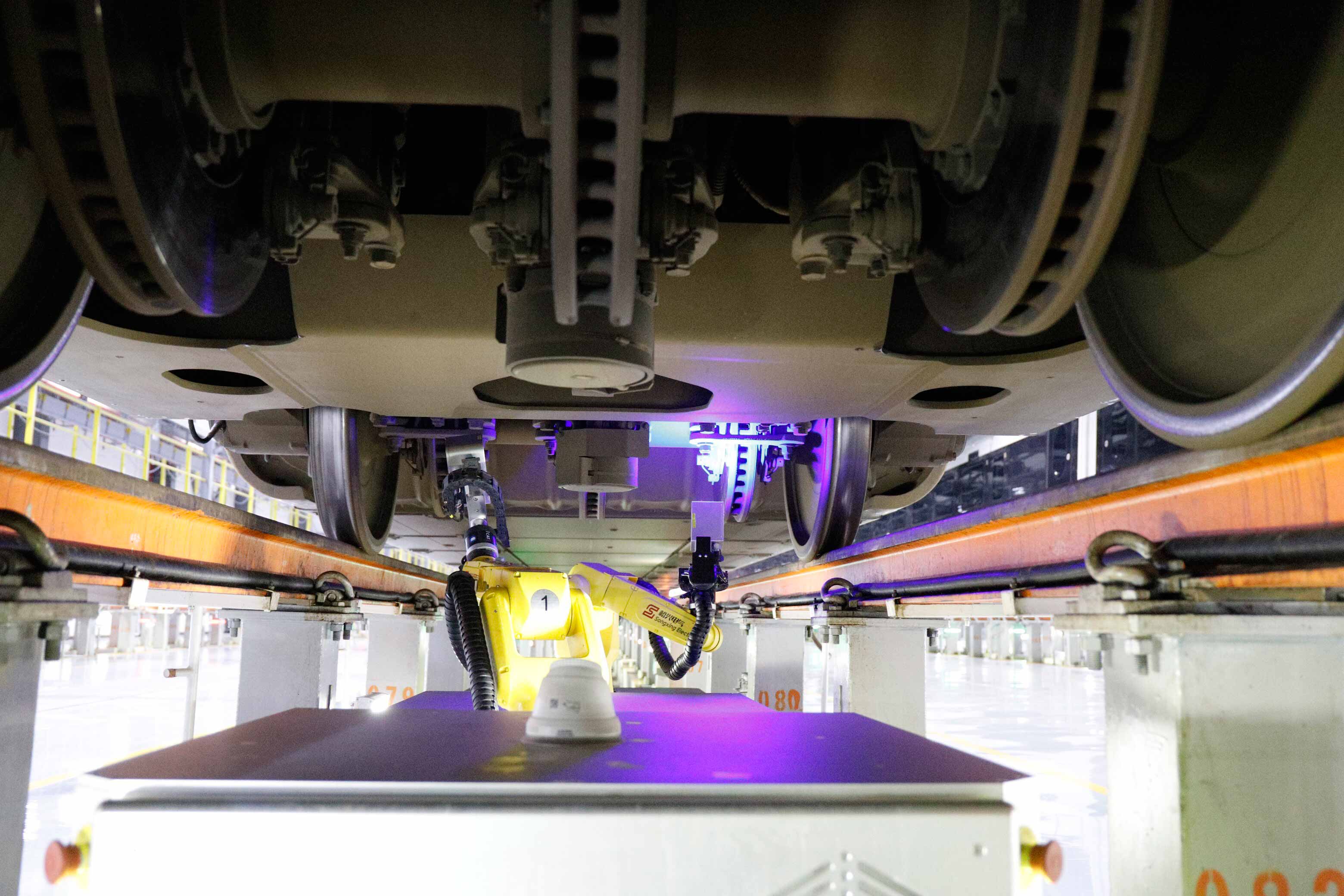 派勤硬件攜手智能機器人檢修鐵路，科技助力安全春運