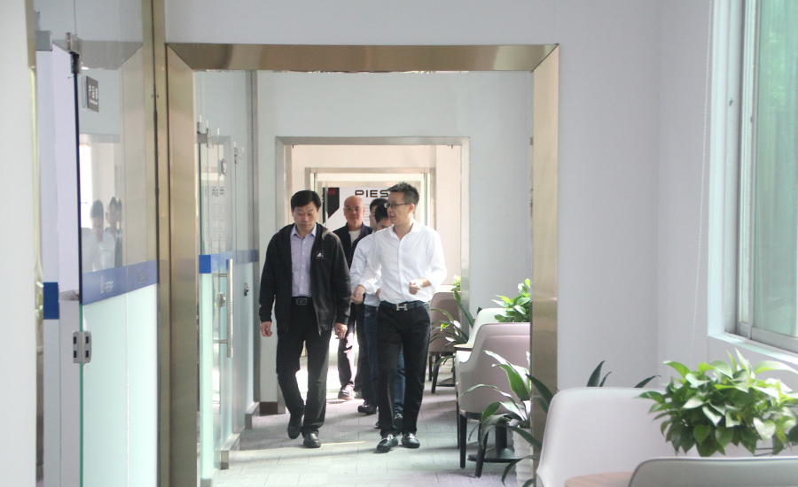 熱烈歡迎家鄉(xiāng)領導——監(jiān)利市新溝鎮(zhèn)黨委書記劉軍一行 蒞臨我司視察指導工作 熱烈歡迎家鄉(xiāng)領導——監(jiān)利市新溝鎮(zhèn)黨委書記劉軍一行 蒞臨我司視察指導工作